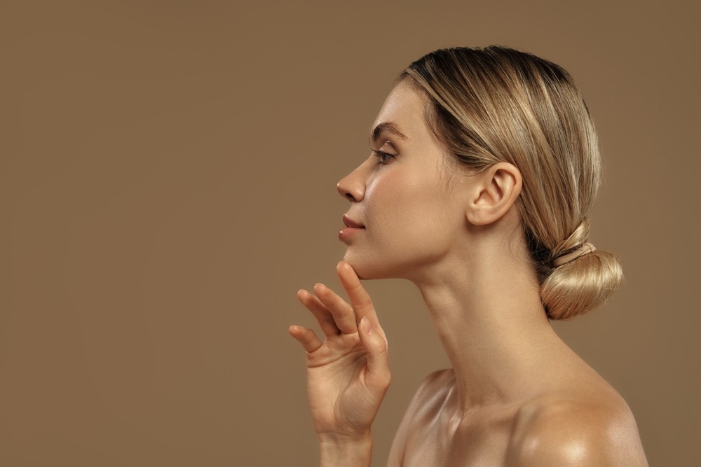 Profile,Portrait,Of,A,Young,Woman,With,Smooth,Glowing,Skin